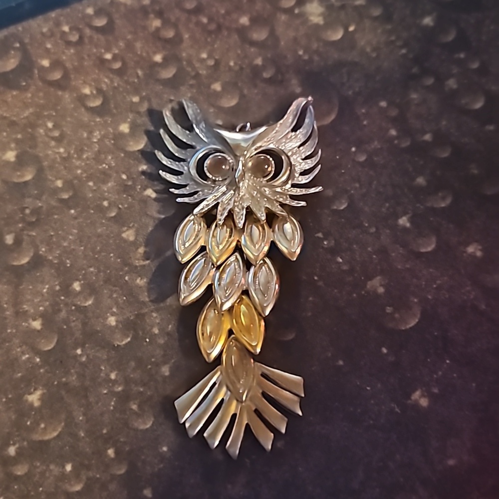 Silvertone Goldtone Bown Eyed Owl Pendant